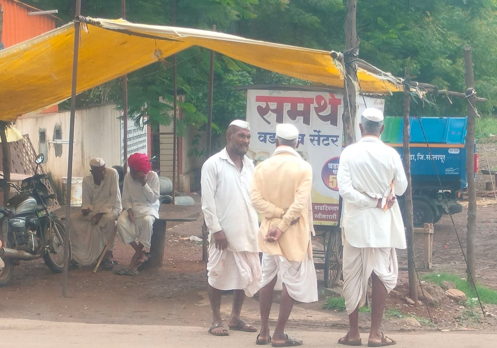 मोबाईल नाही, पण मनं जोडणारा संवाद आजही जिवंत आहे.